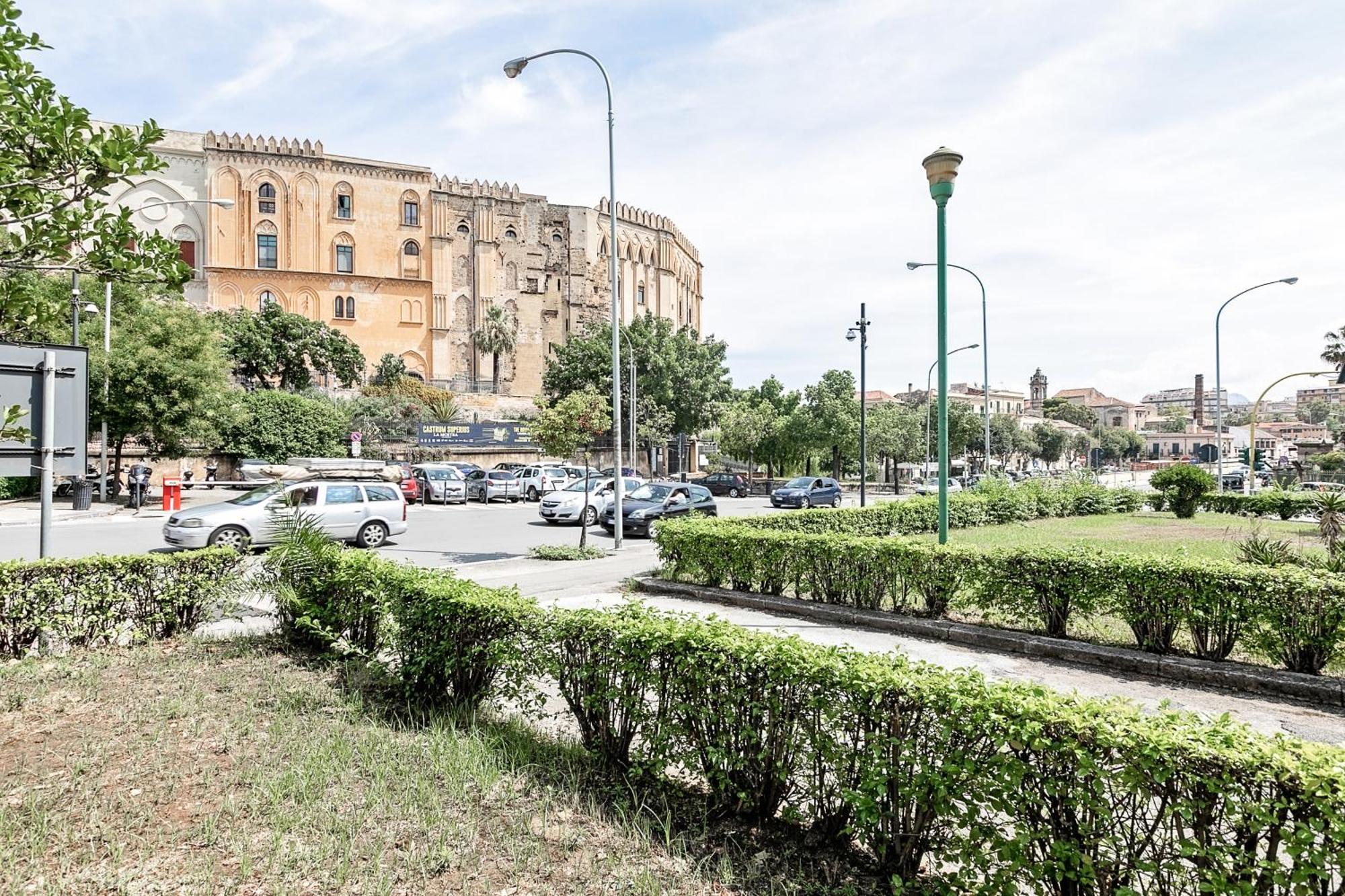 Palazzo Dei Normanni Stylish Apartment Palermo Bagian luar foto